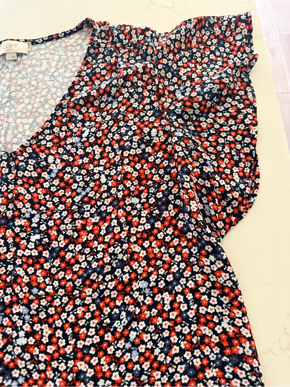 LOFT Red Navy White Floral V-Neck Flutter Sleeve Blouse - Picture 5 of 5